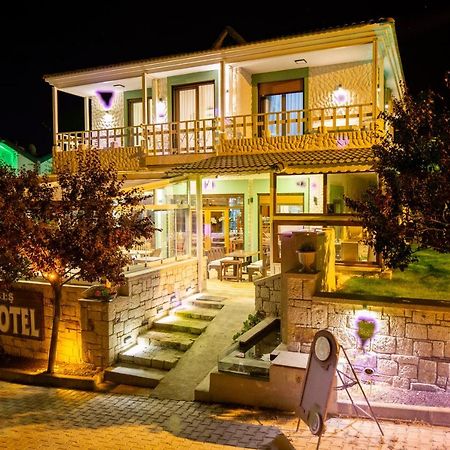 Cesmekes Otel Екстериор снимка