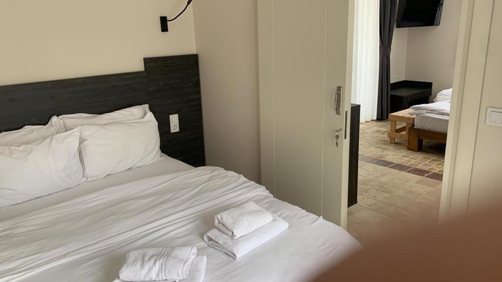 Cesmekes Otel Екстериор снимка
