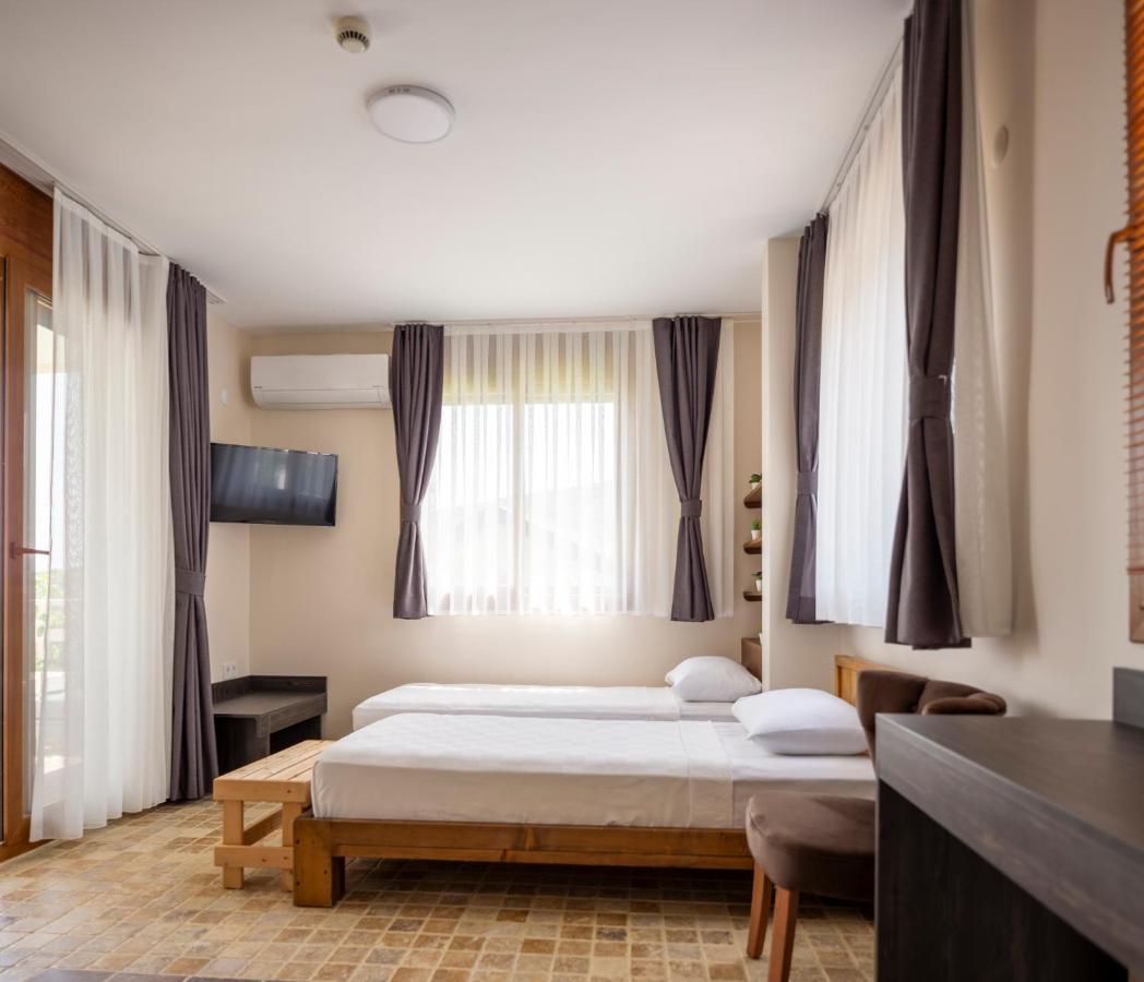 Cesmekes Otel Екстериор снимка