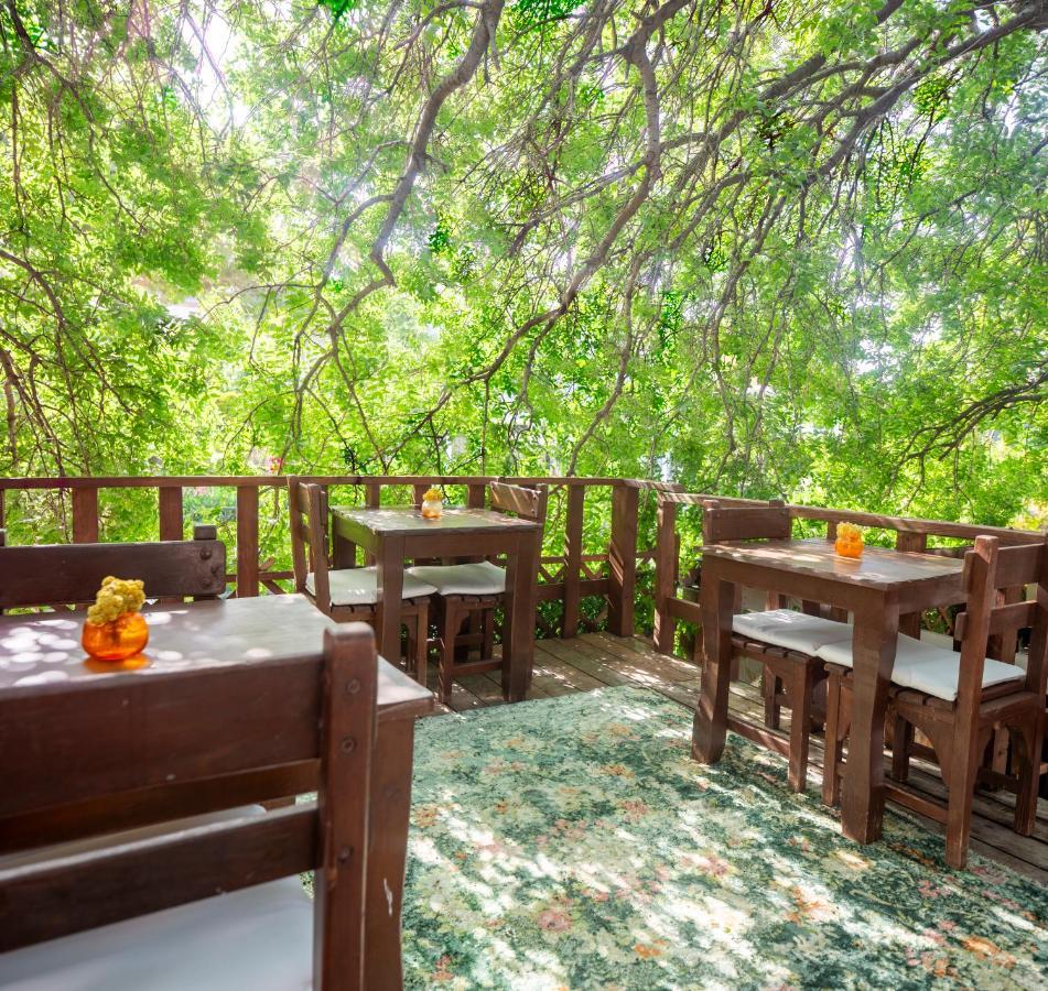 Cesmekes Otel Екстериор снимка