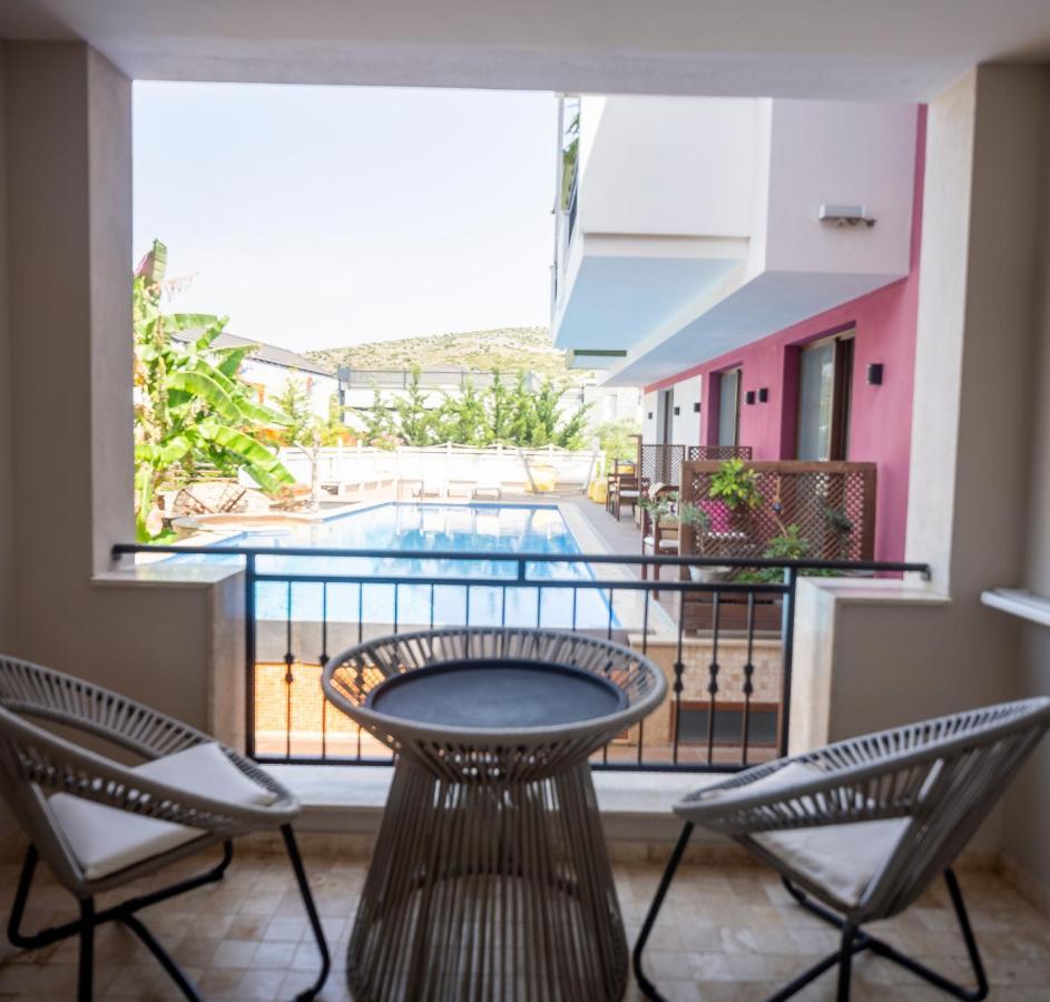 Cesmekes Otel Екстериор снимка