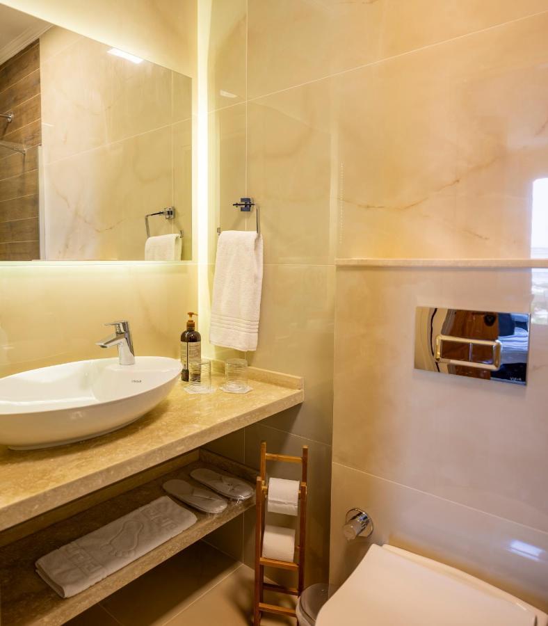 Cesmekes Otel Екстериор снимка
