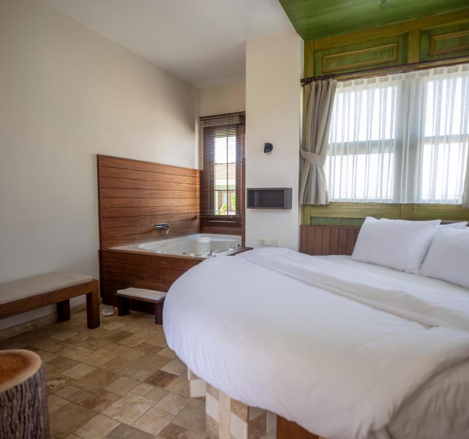 Cesmekes Otel Екстериор снимка