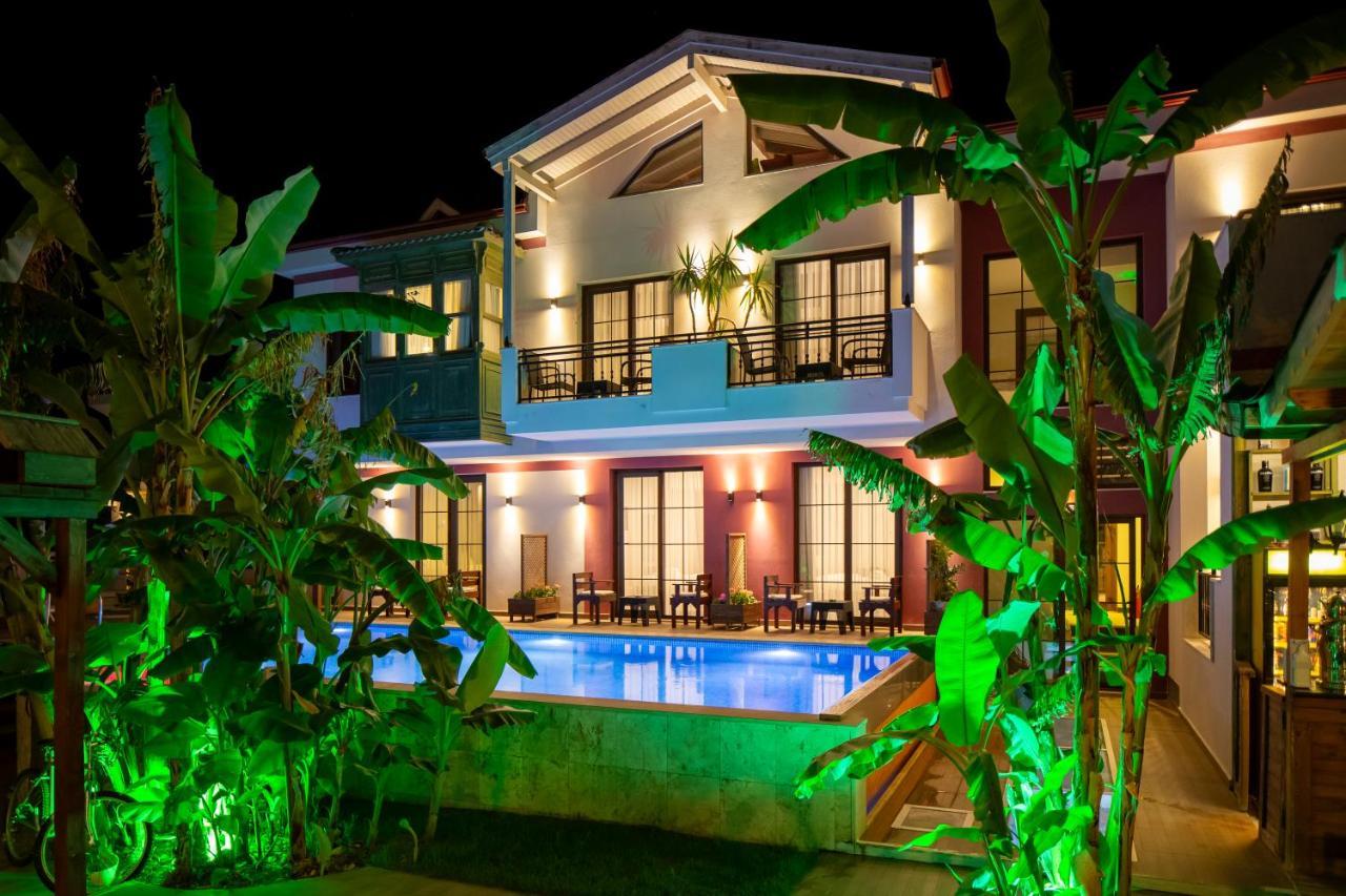Cesmekes Otel Екстериор снимка